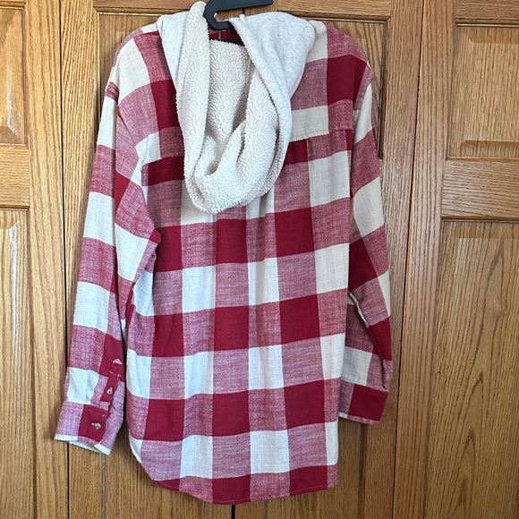 American Eagle Outfitters Red and White Plaid Women's Shirt - Picture 2 of 3
